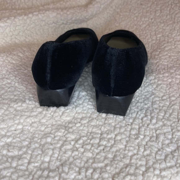 Hillary & Hanson Holly Velvet pump size 8.5 NWOT - Picture 5 of 12